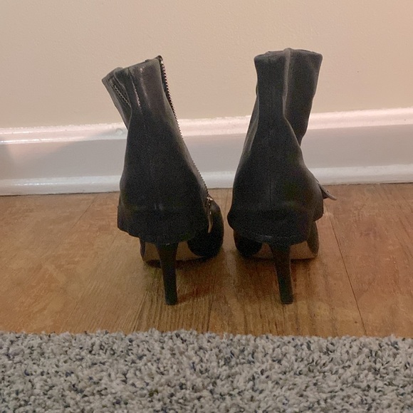 Vince Camuto fold over heeled booties - Picture 4 of 8